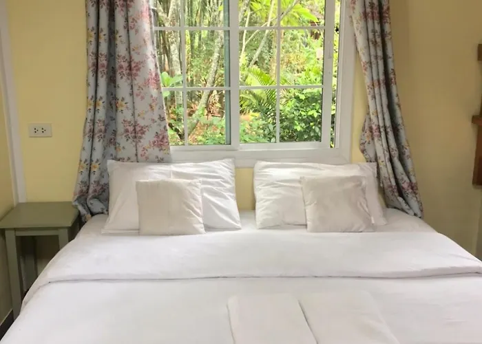 Baan Pong Tara Suan Phueng
