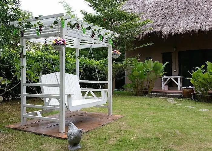 Resort Baan Pong Tara Suan Phueng