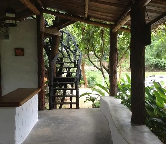 Resort Baan Pong Tara Suan Phueng