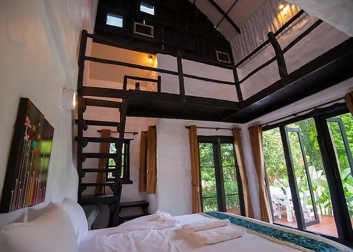 Baan Pong Tara Suan Phueng